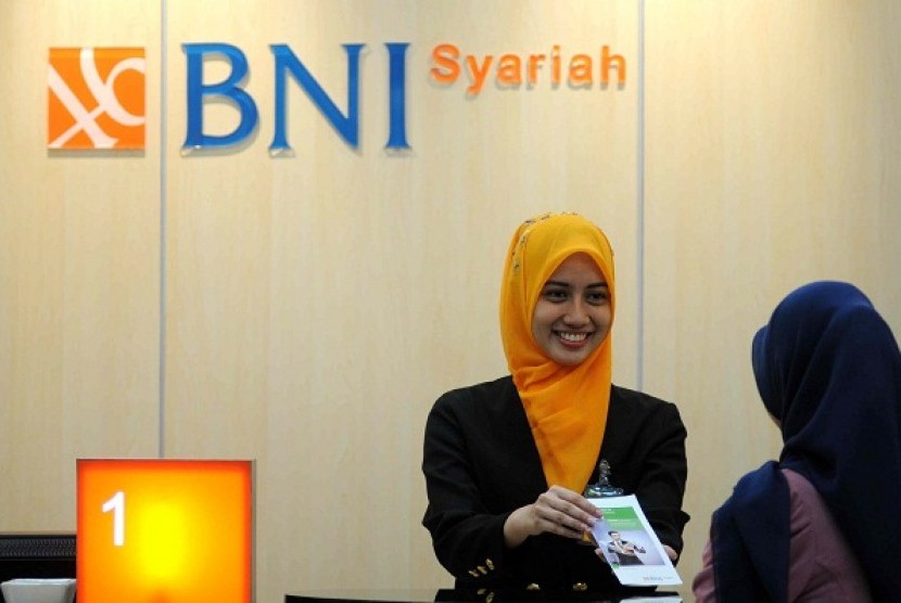 A student (left) provides mini banking services in a university in Jakarta. Mini banking program aims at providing opportunity for students to practice their skill and knowledge in banking sector.  