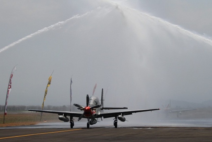A Super Tucano lands at the squadron 21st airbase in Malang, East Java. (illustration)  