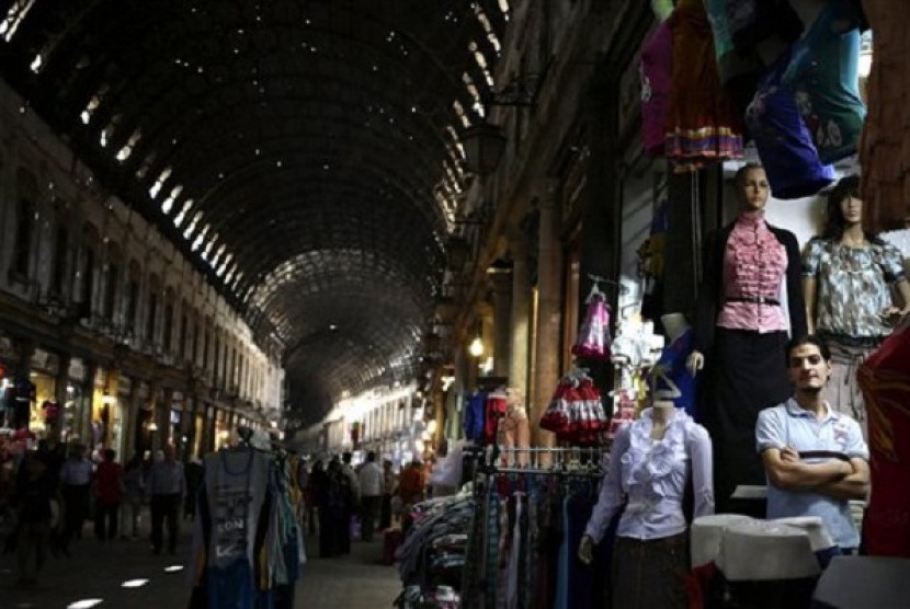 A Syrian shopkeeper waits for customers at the popular Hamidiyeh old market, in Damascus, August 22, 2013. The veneer of normalcy is thin in Damascus, the stronghold of President Bashar Assad's rule, after more than 2 1/2 years of bloodshed. 