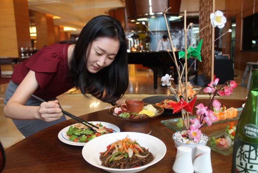 A Taste Trip to Japan and Korea di hotel The Ritz Carlton Jakarta-Mega Kuningan