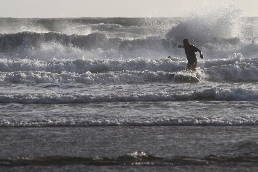 A tourist surfing in Bali.