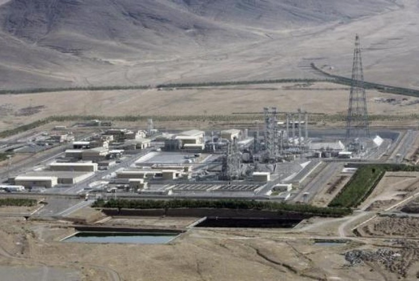A view of the Arak heavy-water project 190 km (120 miles) southwest of Tehran August 26, 2006.