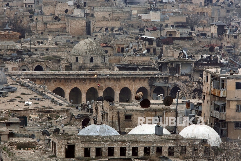 A view shows part of the Umayyad mosque as seen from Aleppo's ancient citadel, Syria January 31, 2017. Picture taken January 31, 2017