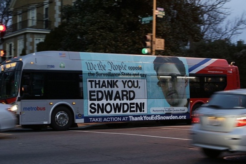 A Washington Metro bus is seen with an Edward Snowden sign on its side panel December 20, 2013.