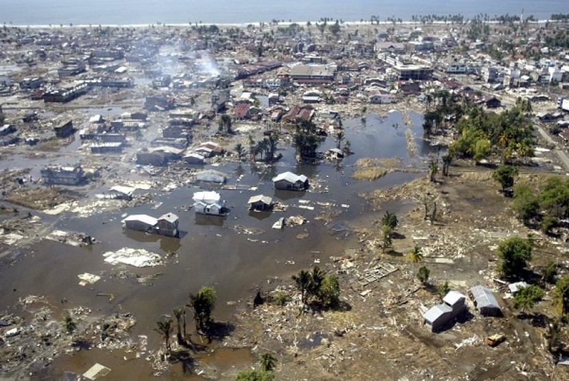 A wide area of destruction is shown from an aerial view taken over Meulaboh, 250 kilometers (156 Miles) west of Banda Aceh, the capital of Aceh province, Indonesia (photo file on January 2 2005)