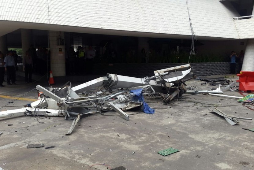 Seorang pekerja tewas saat gondola jatuh di Gedung Intiland, Jenderal Sudirman, Jakarta Pusat, Rabu (26/10).