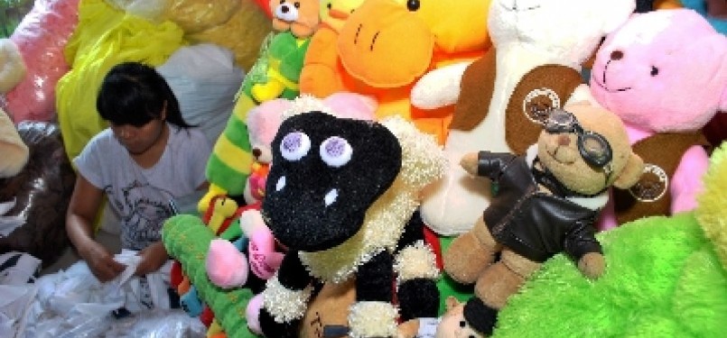 A worker sits among stuffed toys an a workshop in Bogor, West Java. Industry is a potential sector to boost the Indonesian economic growth in the first semester 2012.     