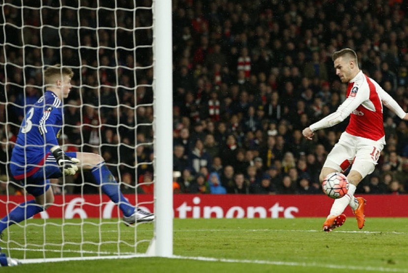 Aaron Ramsey saat mengantarkan Arsenal unggul 3-1 atas Sunderland di babak ketiga piala FA, Ahad (10/1) dini hari WIB.