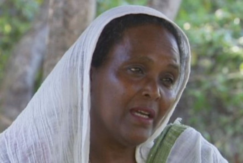 Aba Abraham disunat oleh ibunya di Eritrea ketika berusia satu minggu.