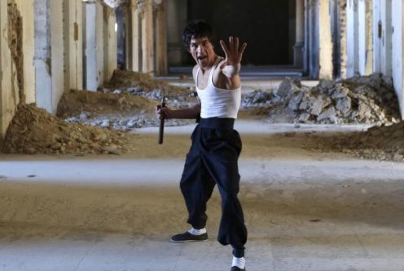 Abbas Alizada, who calls himself the Afghan Bruce Lee, poses for the media in Kabul December 9, 2014.