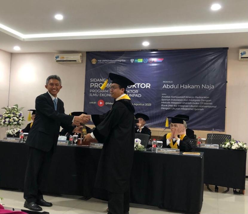 Abdul Hakam Nadja usai sidang promosi doktor FIB Unpad, Senin (14/8/2023).