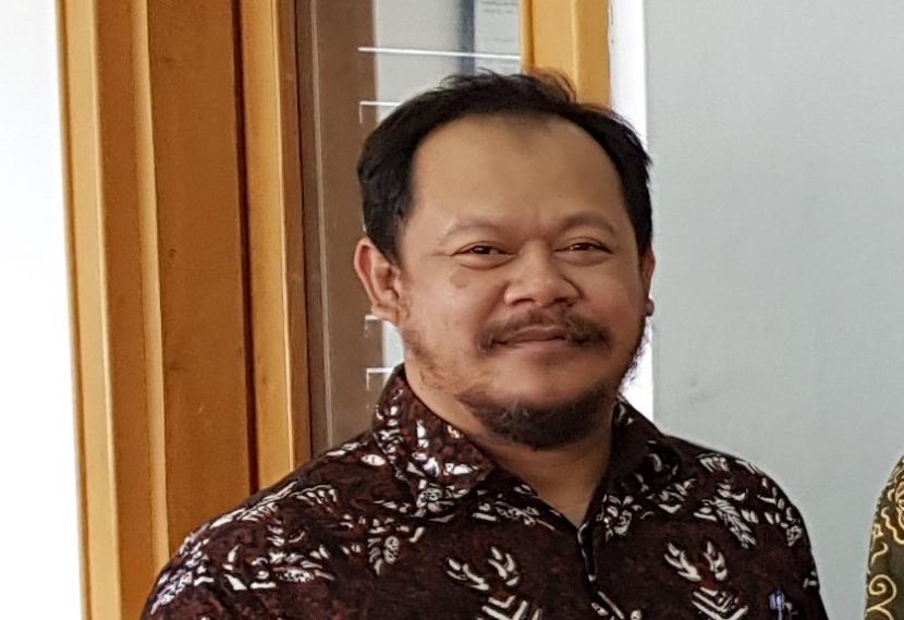  Abdul Hakim, Fakultas Bisnis dan Ekonomi Universitas Islam Indonesia.