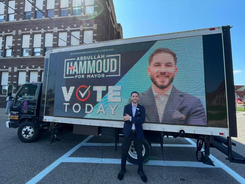 Abdullah Hammoud berkompetisi untuk menjadi wali kota Arab-Amerika pertama di Dearborn, Michigan, Amerika Serikat