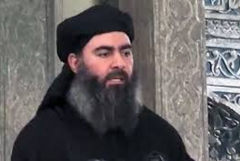 A man purported to be the reclusive leader of the militant Islamic State Abu Bakr al-Baghdadi shows in a mosque in Mosul, according to a video recording posted on the Internet on July 5, 2014.