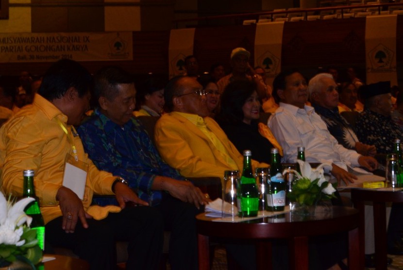 Aburizal Bakrie, Prabowo Subianto, Hatta Rajasa bertemu dalam pembukaan Munas IX Partai Golkar di Nusa Dua Bali, Ahad (30/11)