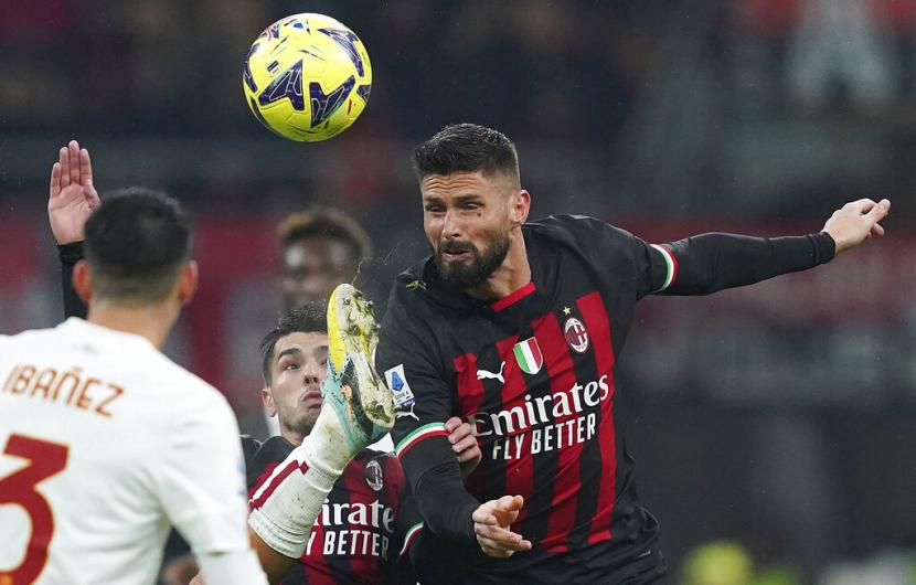 Penyerang AC Milan Olivier Giroud  diandalkan melawan Inter Milan dalam laga Derby della Madonnina.