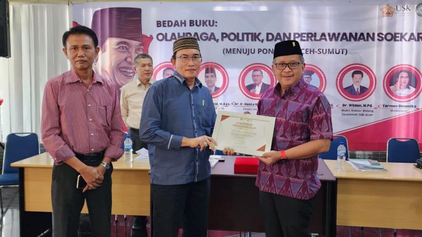 Acara bedah buku berjudul Olahraga, Politik, dan Perlaeanan Soekarno karya Dr.Abrar dan Dr.Syamsulrizal, di Sabang, Provinsi Aceh, Sabtu (24/9/2022). 