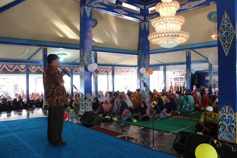 Acara bertajuk 'KBS Bersatu' Berbagi Santunan Yatim Piatu digelar di Museum Soeharto DIY, Jumat (8/11) lalu. Pada acara tersebut, total santunan yang berhasil dikumpulkan adalah sebanyak 1.462 paket.  