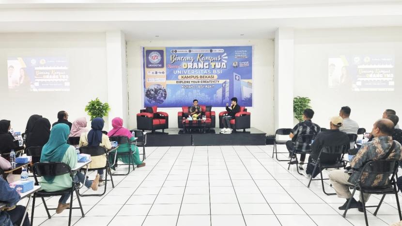 Acara Bincang Kampus Bersama Orangtua (BKOT) Universitas BSI (Bina Sarana Informatika) Kampus Bekasi semakin meriah dengan hadirnya Suherman, seorang alumni sukses, yang membagikan pengalamannya selama proses perkuliahan hingga berkarir di dunia industri. 