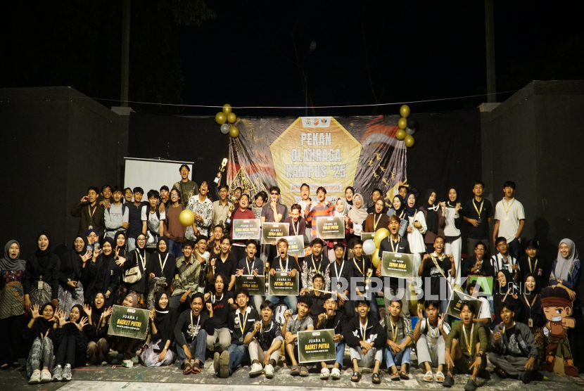 Acara Closing Ceremony Pekan Olahraga Kampus (POK) XV di Gelanggang ESKA, UIN Sunan Kalijaga Yogyakarta, Jumat (21/11/2025).