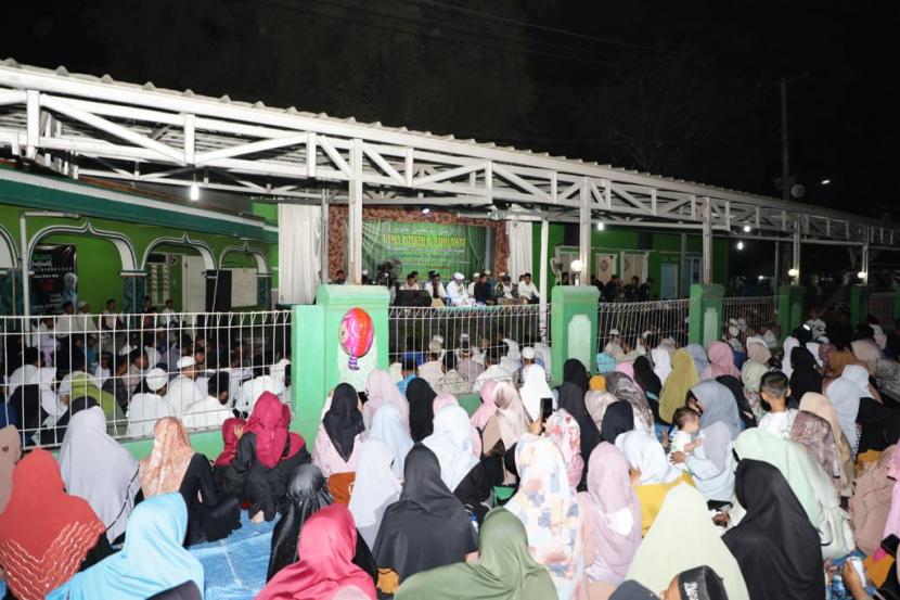 Acara dzikir dan doa bersama di Kampung Jebatan Papan, Desa Kiara Payung, Kecamatan Pakuhaji, Kabupaten Tangerang, Banten.