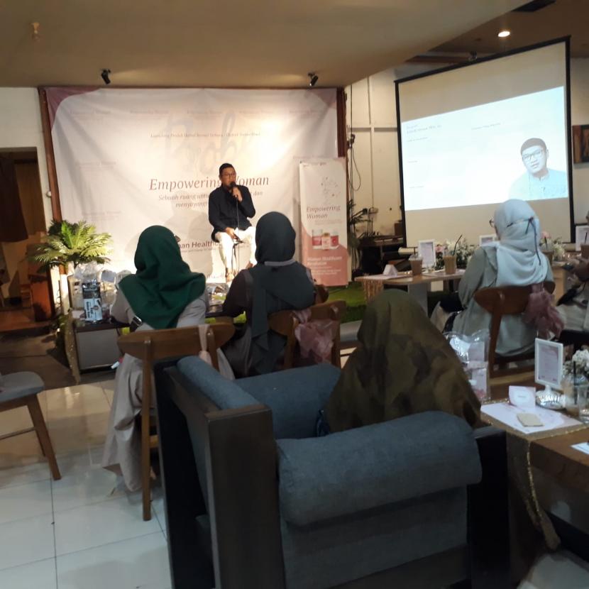 Acara Empowering Woman, edukasi untuk para perempuan di Bandung, soal pentingnya lebih dekat dan sayang dengan diri sendiri.