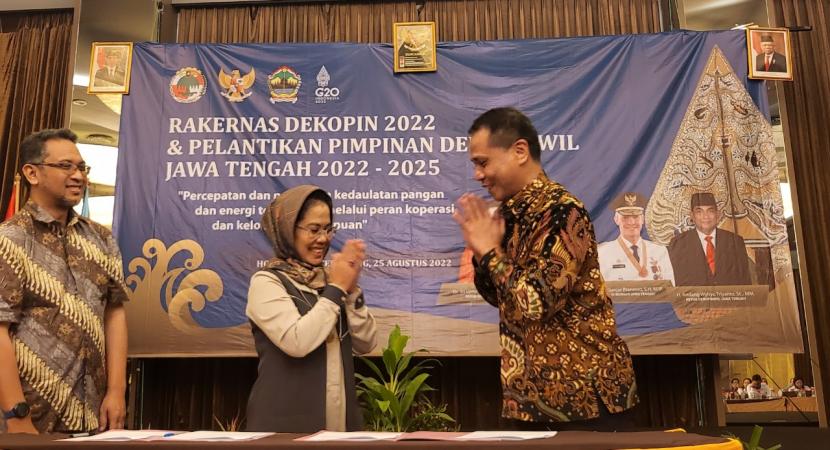 Acara Forum Bisnis dan Seminar Nasional Perkoperasian yang merupakan rangkaian agenda Rapat Kerja Nasional 2022 Dekopin diadakan di Semarang, Jateng pada Kamis (25/8/2022). Gerakan koperasi Indonesia harus memasuki sektor retail agat mampu bersaing.