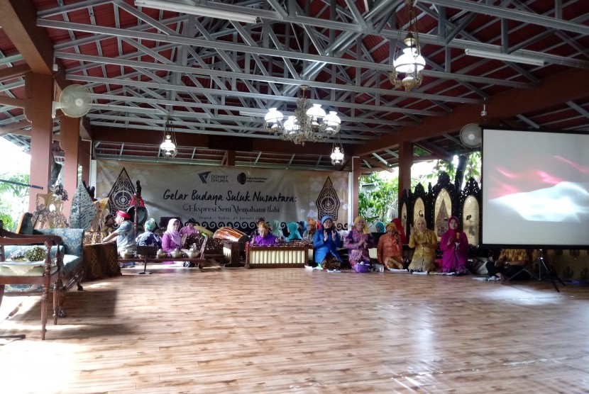 Acara Gelar Budaya Suluk Nusantara: Ekspresi Seni Memahami Illahi di Pendopo Mulyo Budoyo, Perumahan Depok Mulia I, Depok, Sabty (27/1). 