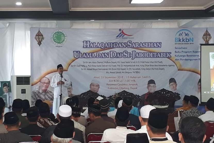 Acara Halaqah dan Sarasehan Ulama dan Dai se-Jabodetabek di Aula Masjid Pondok Pesantren Cendikia Amanah, Jalan Kalimulya Cilodong, Depok, Ahad (23/9). 