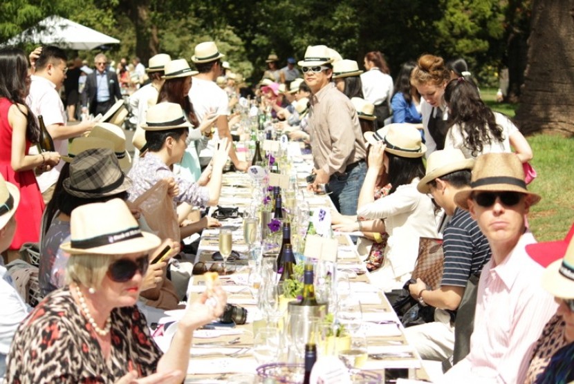 Acara makan terpanjang bersama di Melbourne.