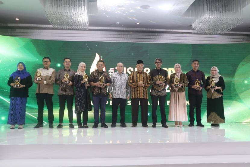 Acara malam penghargaan TJSL & CSR Awards 2024. 