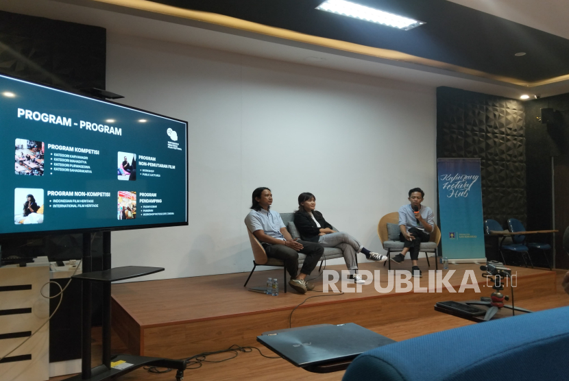 Acara movie talks Kaliurang Festival Hub (KalFest Hub) bersama Kotabaru Heritage Film Festival (KHFF) di Ruang Audiovisual lantai 3 Ilmu Komunikasi Universitas Islam Indonesia (UII) Yogyakarta, Jumat (26/9/2025).