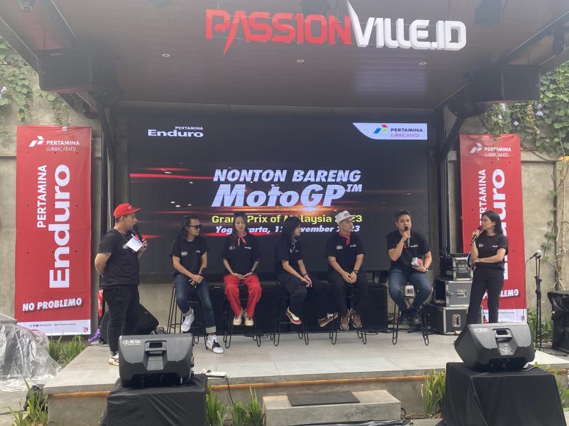 Acara nonton bareng (nobar) MotoGP Malaysia yang diselenggarakan Pertamina Lubricants di Yogyakarta, Ahad (12/11/2023).