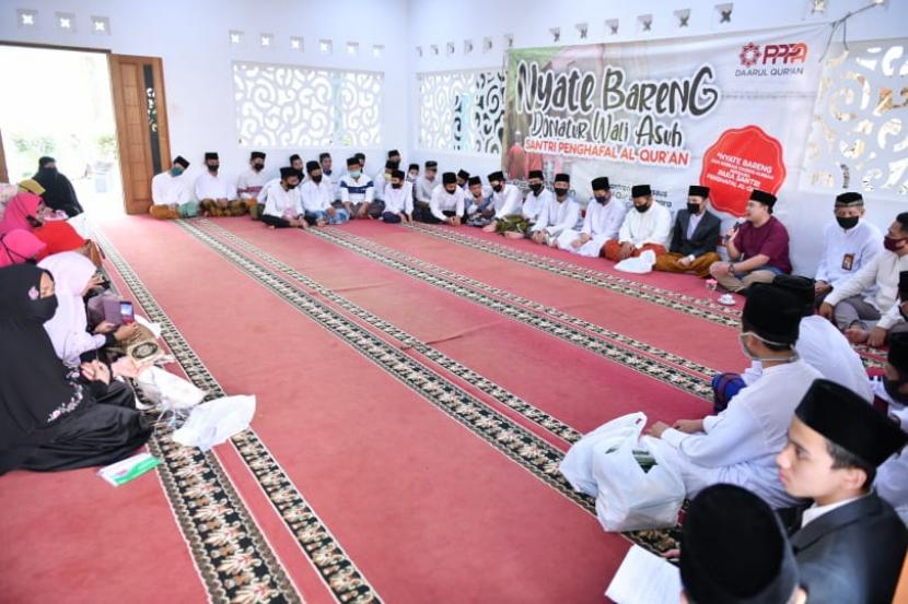 Acara Nyate Bareng Donatur Wali Asuh Santri Penghafal Qur
