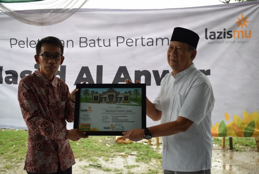 Acara peletakan batu pertama masjid yang dikelola oleh Lazismu-PDM Jakarta Timur.