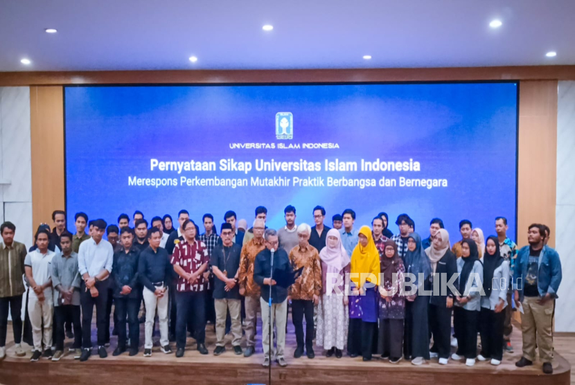 Acara Pembacaan Puisi UIISorenyastra dan Pernyataan Sikap dengan tema Lawan Ketidakadilan di Ruang Teatrikal Gedung Kuliah Umum Prof Dr Sardjito, Kampus Terpadu UII, Kamis (6/3/2025).