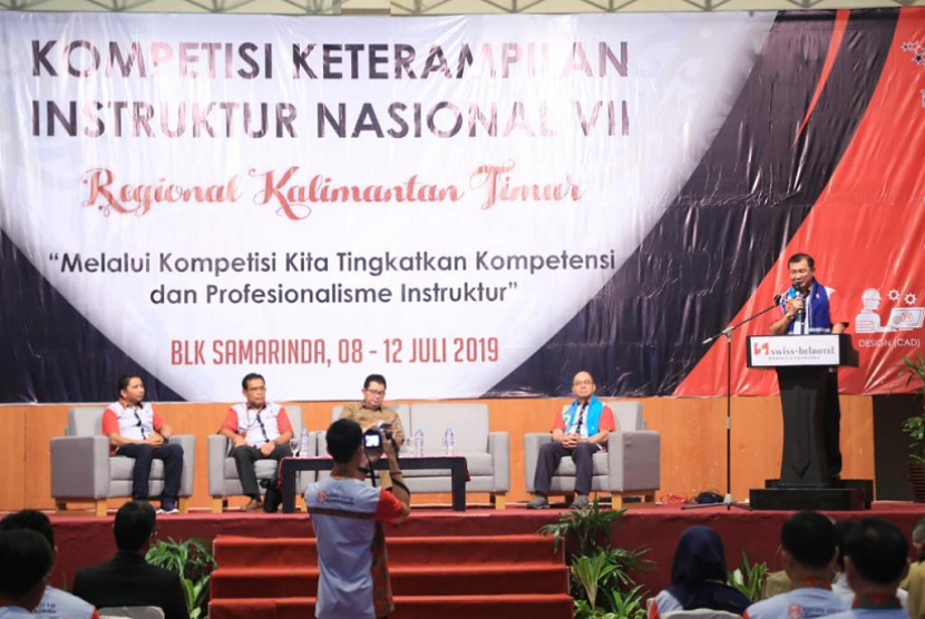  acara pembukaan Kompetisi Ketrampilan Instruktur Nasion (KKIN) VII Regional Kalimantan Timur, di Samarinda, Kaltim, Senin (8/7).