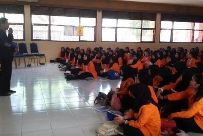 Acara penerimaan mahasiswa baru fakultas psikologi UNM yang dirangkaiakan dengan Mindsetting motivation Based On SET.