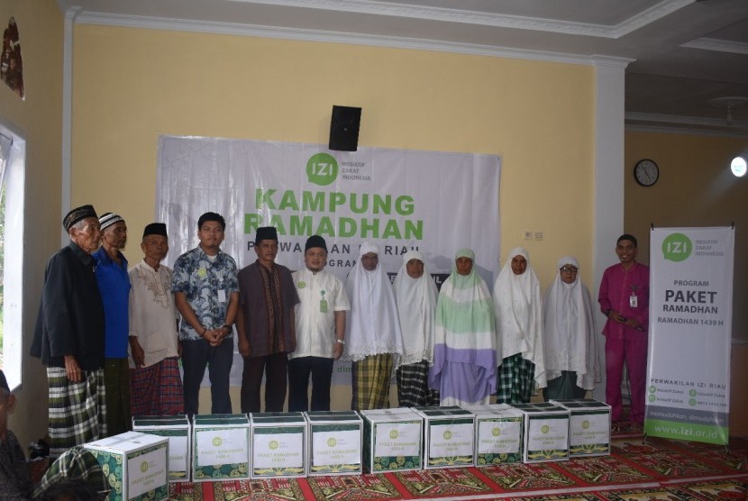 Acara peresmian program kampung Ramadhan Inisiatif Zakat Indonesia (IZI) perwakilan Riau di Masjid Al Mursalin Keluran Bencah Lesung, Jumat (18/5).