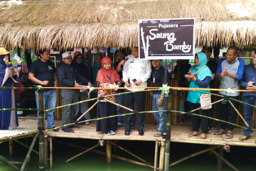 Acara peresmian Pujasera Hutan Bambu Bekasi.