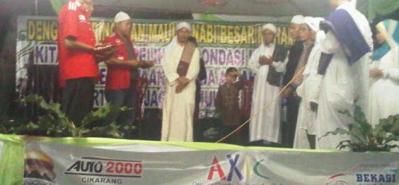 Acara peringatan Maulid Nabi dan baksos oleh AXIC Bekasi.