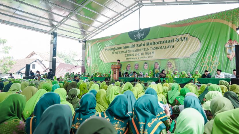 Acara peringatan Maulid Nabi Muhammad SAW di Cipasung, Kabupaten Tasikmalaya Ahad, (6/10/2024), dihadir sekitar 10.000 ribu ibu-ibu kader Muslimat NU. 