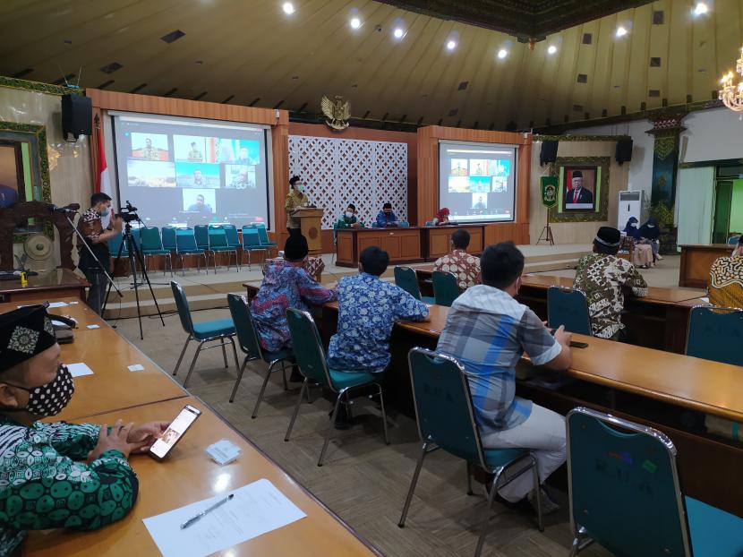 Acara silaturahim Masyarakat Ekonomi Syariah (MES) DIY di Balaikota Yogyakarta, Selasa (27/4).