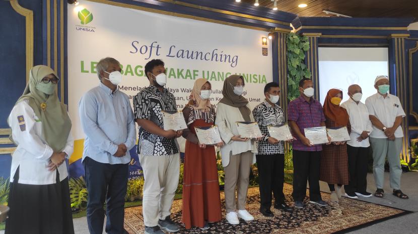 Acara Soft Launching Lembaga Wakaf Uang UNISIA di Hall Yayasan Badan Wakaf UII, Rabu (22/12).