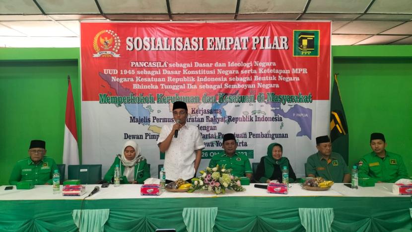 Acara Sosialisasi Empat Pilar MPR RI di Yogyakarta, Kamis (26/10/2023). Kegiatan tersebut menghadirkan Ketua Fraksi Partai Persatuan Pembangunan (PPP) MPR RI yang sekaligus merupakan Sekjen PPP, Arwani Thomafi (baju putih).