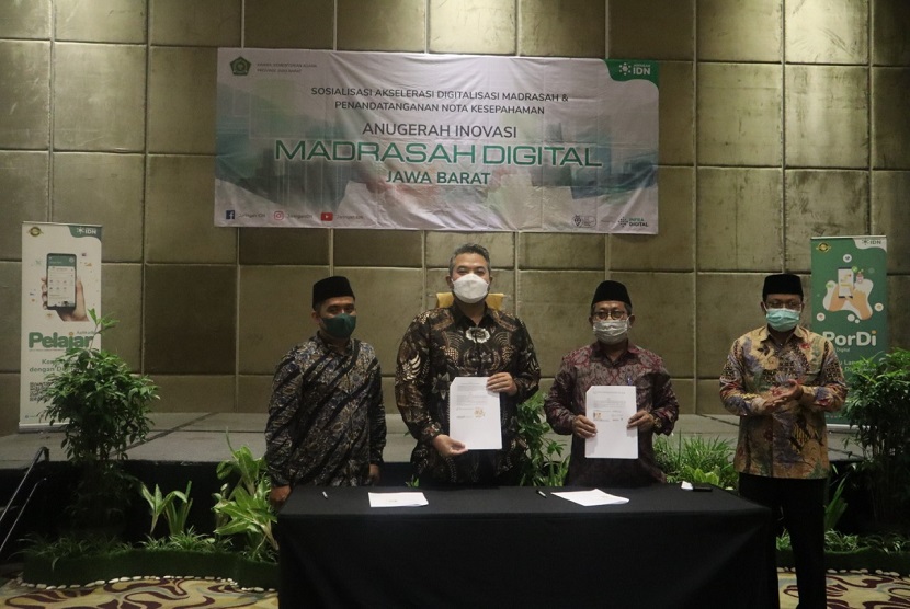 acara sosialisasi, penandatanganan nota kesepahaman, dan penandatangan perjanjian kerja sama antara Infradigital dan Kanwil Kemenag Jawa Barat pada 3 Februari 2022 di Bandung. 
