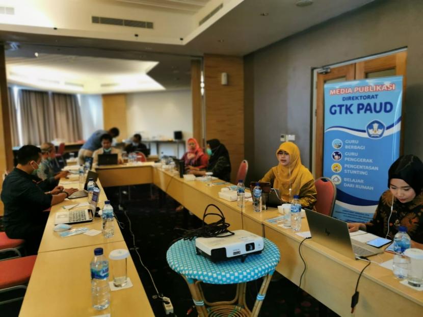 Acara sosialisasi program guru penggerak melalui webinar dengan perwakilan guru dan tenaga kependidikan dari Provinsi Gorontalo, Sulawesi Tengah dan Sulawesi Selatan, akhir pekan lalu.