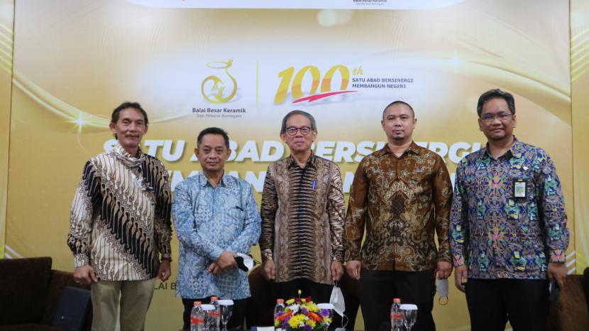 Acara Talkshow Pemilihan Kaca untuk Bahan Bangunan di Balai Besar Standardisasi dan Pelayanan Jasa Industri Keramik dan Mineral Nonlogam di Bandung, Rabu (10/8/2022). Dari data pada 2019-2021 produksi kaca lembaran telah memenuhi kebutuhan dalam negeri.