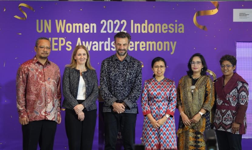 Acara UN Women 2022 Indonesia. 14 perusahaan dan pemimpin pemenang WEPs Awards karena mendorong kesetaraan gender.