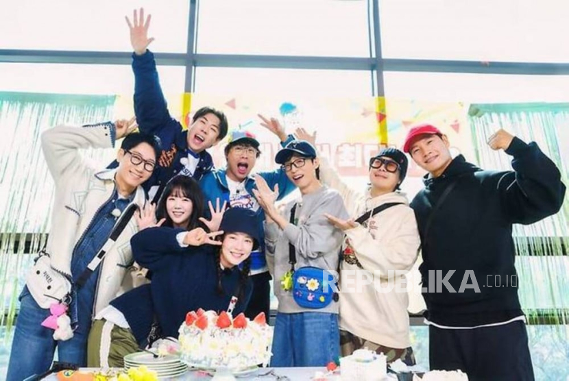 Acara variety show Korea Selatan, Running Man. Running Man mengingatkan publik Korea agar tidak menjadi korban penipuan yang mencatut nama staf Running Man.